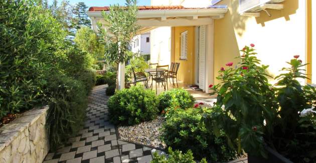 Apartman Gorica 1 br.1 – s bazenom, 200 m od plaže