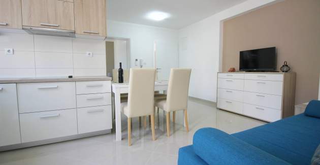 Apartman Gorica 1 br.1 – s bazenom, 200 m od plaže