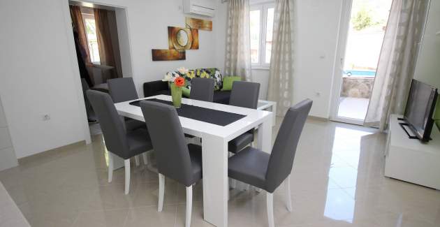 Apartment Gorica 1 Nr.2 – mit Pool, 200 m vom Strand entfernt