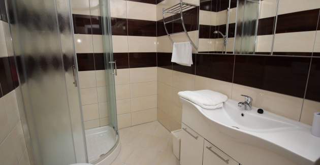 Apartment Gorica 1 Nr.2 – mit Pool, 200 m vom Strand entfernt