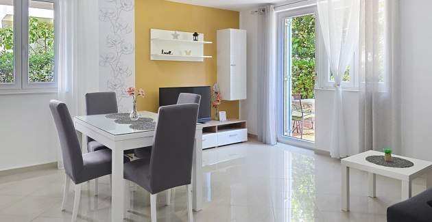 Apartment Gorica 2 No.3 - with Terrace and Pool
