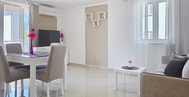 Apartment Gorica 2 No.5 - with Balcony and Pool