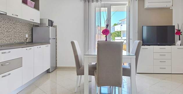 Apartment Gorica 2 No.5 - with Balcony and Pool