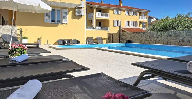 Apartment Gorica 2 No.6 - with Balcony and Pool