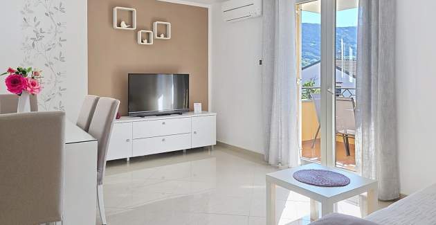 Appartamento Gorica 2 n.4 – con balcone e piscina
