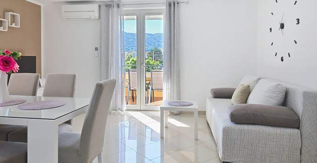 Appartamento Gorica 2 n.4 – con balcone e piscina