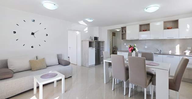 Appartamento Gorica 2 n.4 – con balcone e piscina