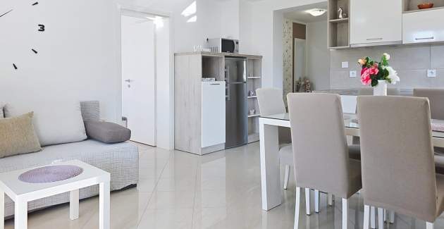 Appartamento Gorica 2 n.4 – con balcone e piscina