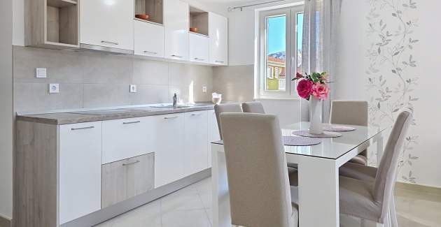 Appartamento Gorica 2 n.4 – con balcone e piscina