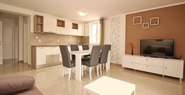 Apartment Gorica 2 No.4 - with Balcony and Pool