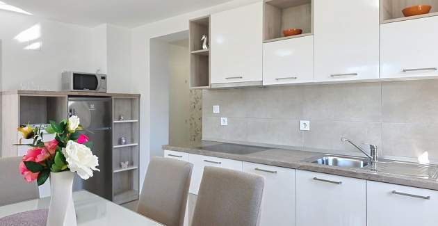 Appartamento Gorica 2 n.4 – con balcone e piscina