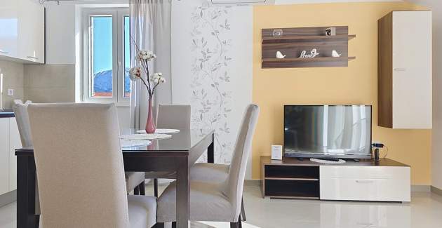 Apartment Gorica 2 No.7 - with Balcony and Pool