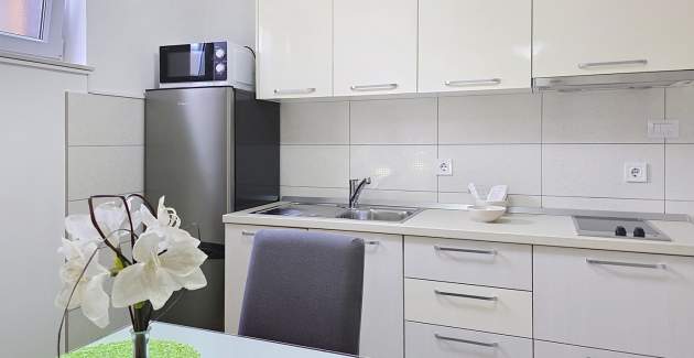 Studio Apartment Gorica 2 No.11 - with Pool, Underground level