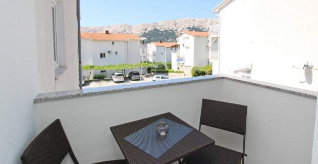 Appartamento Karamarko – con balcone grande