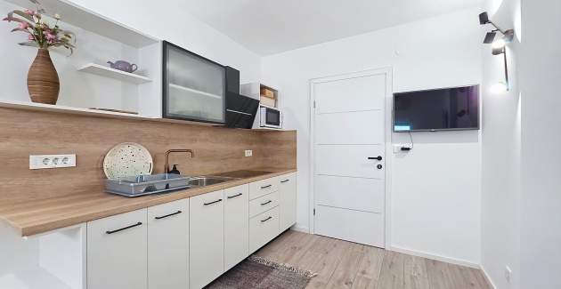 Apartman Karamarko – s velikim balkonom