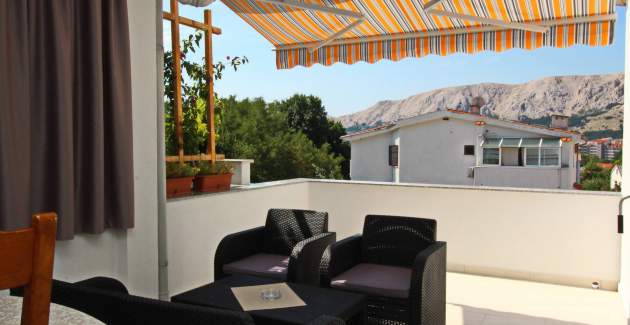 Appartamento Karamarko – con balcone grande