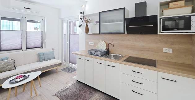 Apartman Karamarko – s velikim balkonom