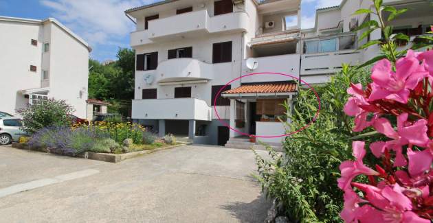 Monolocale Karamarko – con terrazza coperta