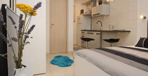 Monolocale Karamarko – con terrazza coperta