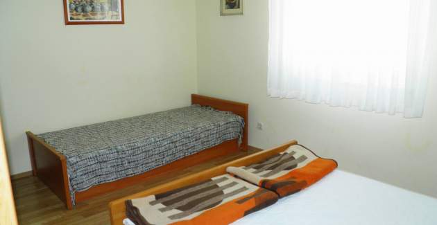 Standardni apartman Klaric Prvić – 200 m od plaže, s balkonom