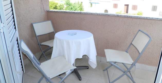 Standardni apartman Klaric Prvić – 200 m od plaže, s balkonom