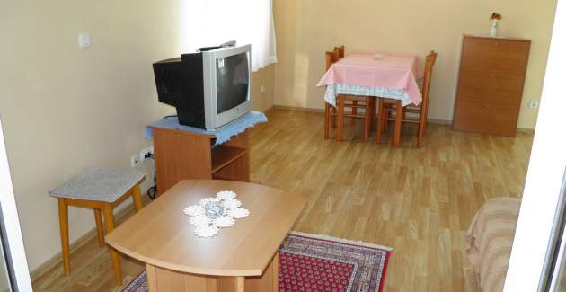 Standardni apartman Klaric Prvić – 200 m od plaže, s balkonom