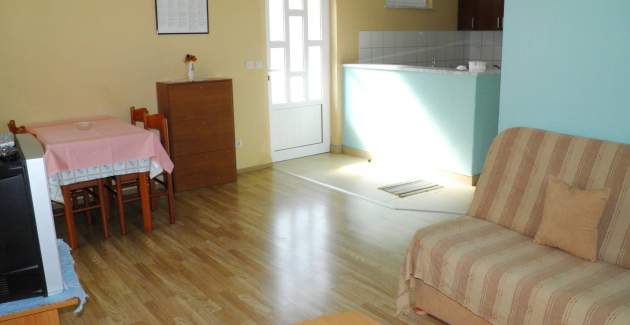 Standardni apartman Klaric Prvić – 200 m od plaže, s balkonom