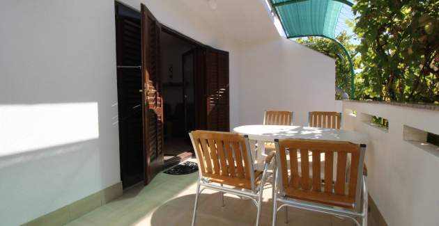 Apartment Kucar No.1 - with Terrace, 350m from the Beach