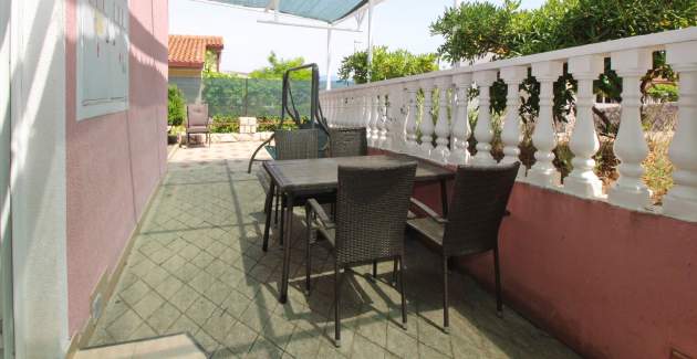 Apartman Lovinčić No.1 – s terasom, 200 m od plaže