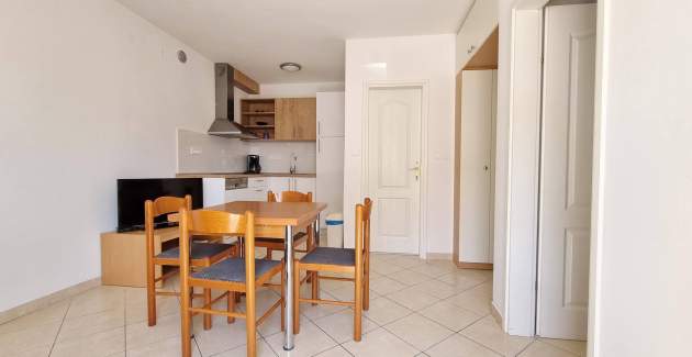 Apartman Lovinčić No.1 – s terasom, 200 m od plaže