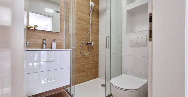 Apartman Lovinčić No.1 – s terasom, 200 m od plaže