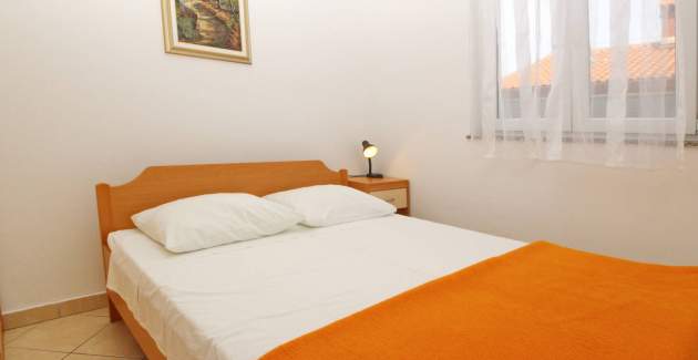 Apartman Lovinčić No.1 – s terasom, 200 m od plaže