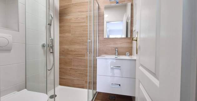 Apartman Lovinčić No.3 – s terasom, 200 m od plaže