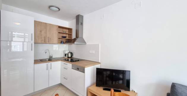 Apartman Lovinčić No.3 – s terasom, 200 m od plaže