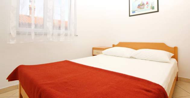 Apartman Lovinčić No.3 – s terasom, 200 m od plaže