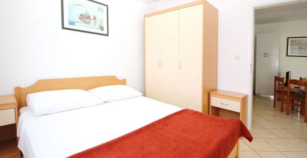 Apartman Lovinčić No.3 – s terasom, 200 m od plaže