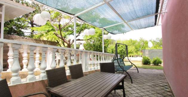 Apartman Lovinčić No.3 – s terasom, 200 m od plaže