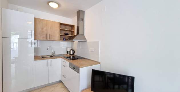 Apartman Lovinčić No.3 – s terasom, 200 m od plaže