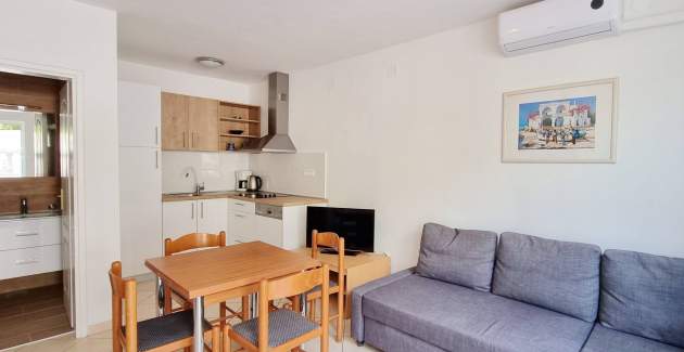 Apartman Lovinčić No.3 – s terasom, 200 m od plaže