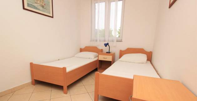 Apartman Lovinčić No.3 – s terasom, 200 m od plaže