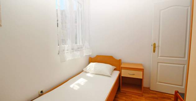 Apartman Lovinčić No.7 – s pogledom na more, 200 m od plaže