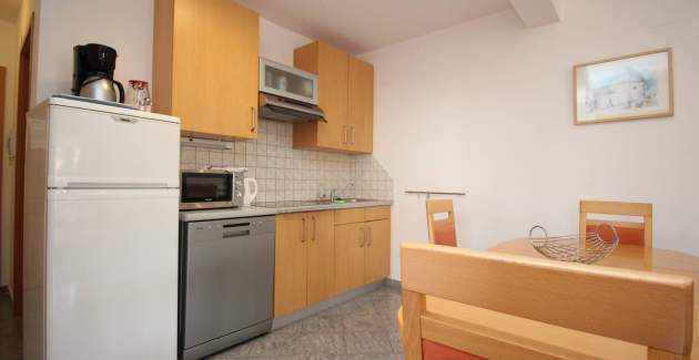 Appartamento Mikulan Nara Priz – con terrazza, a 350 m dalla spiaggia