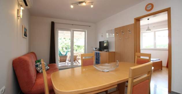 Appartamento Mikulan Nara Priz – con terrazza, a 350 m dalla spiaggia