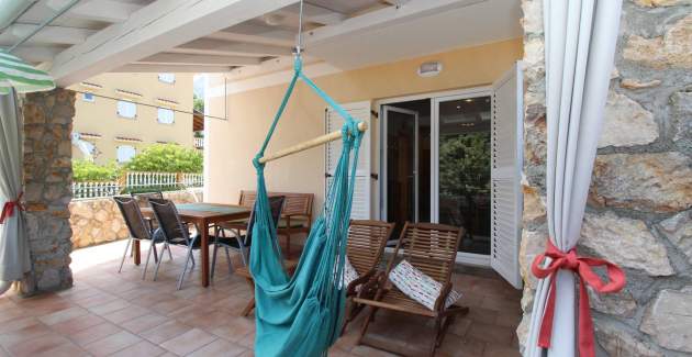 Appartamento Mikulan Nara Priz – con terrazza, a 350 m dalla spiaggia