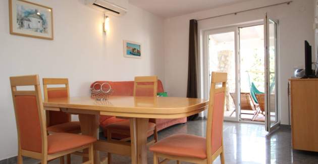 Appartamento Mikulan Nara Priz – con terrazza, a 350 m dalla spiaggia