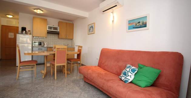 Appartamento Mikulan Nara Priz – con terrazza, a 350 m dalla spiaggia