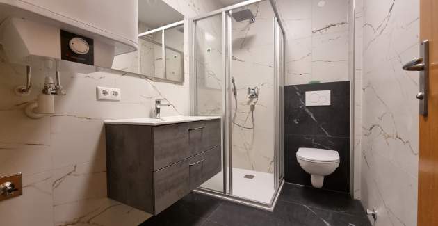 Appartamento Mikulan Nara Priz – con terrazza, a 350 m dalla spiaggia