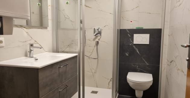 Appartamento Mikulan Nara Priz – con terrazza, a 350 m dalla spiaggia