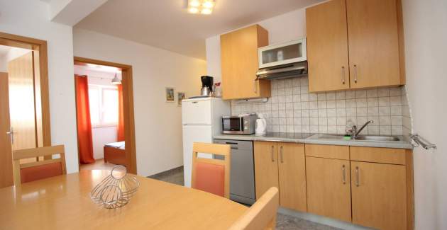 Appartamento Mikulan Nara Priz – con terrazza, a 350 m dalla spiaggia