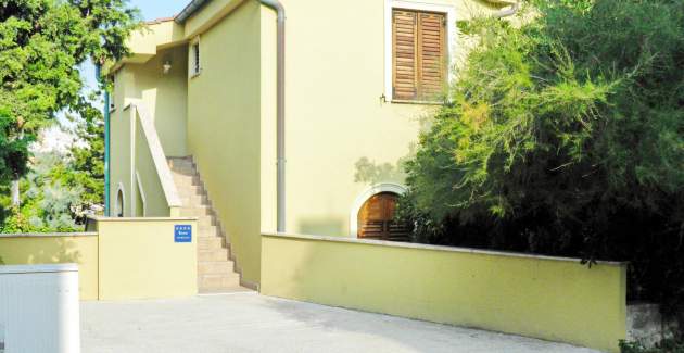 Apartment Mrkus brdo - with Balcony, near the Beach